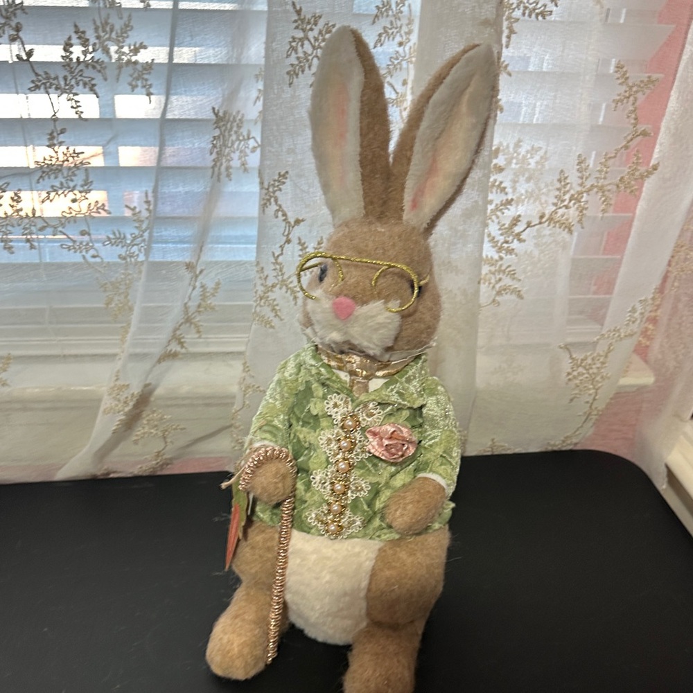 Gardner’s Eden decorative Easter rabbit decor